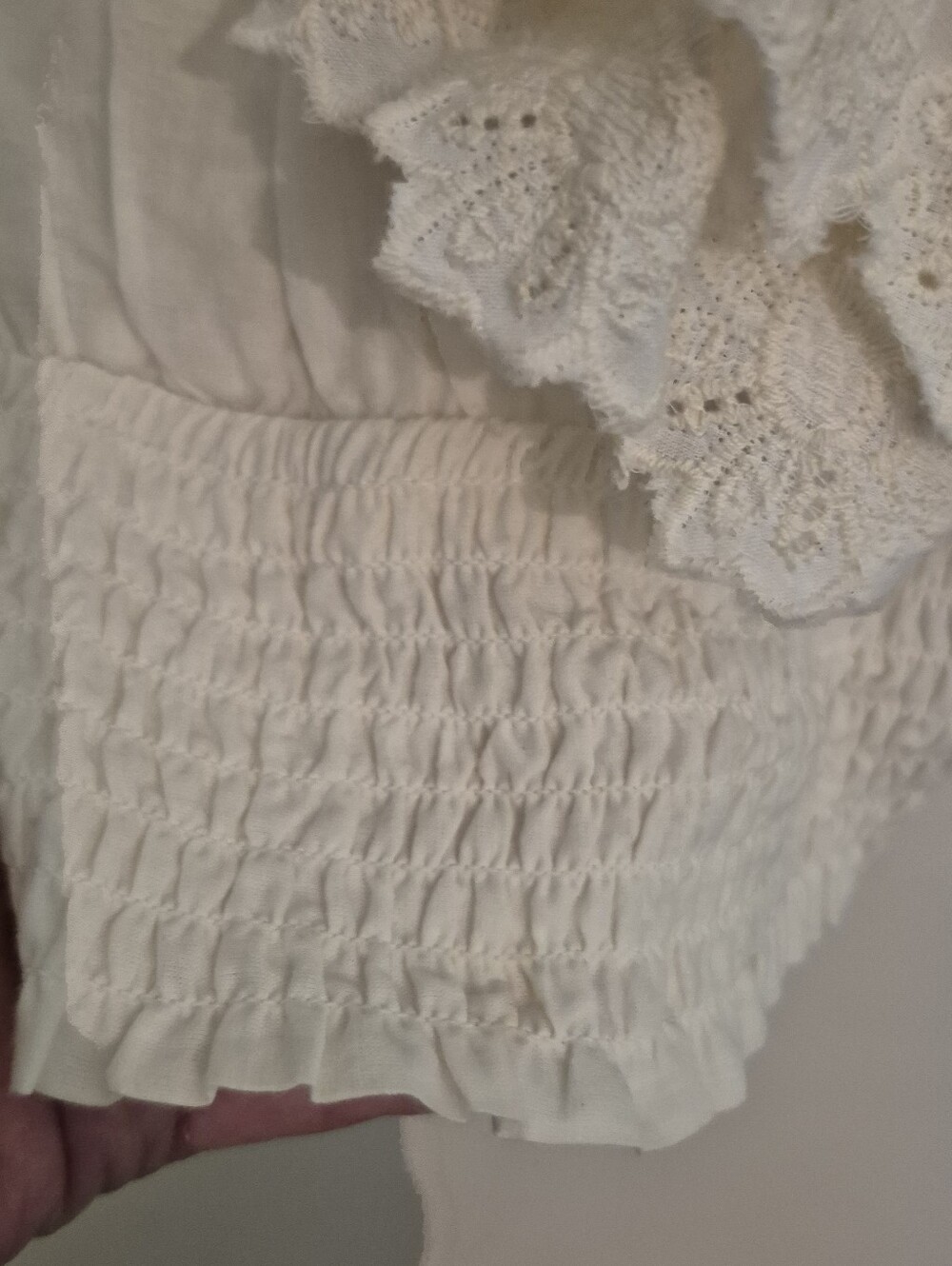 Jennifer& Grace Cream Ruffled Eyelet Crop Top Sz.M NWT - Picture 6 of 10